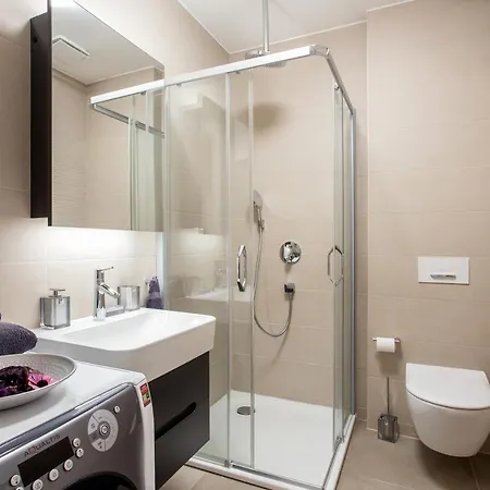 Leo Executive Suite, Self Check-in, Free Garage, Fast Wi-fi, Concierge