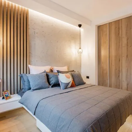 Leo Executive Suite, Self Check-in, Free Garage, Fast Wi-fi, Concierge דירה