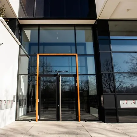 Leo Executive Suite, Self Check-in, Free Garage, Fast Wi-fi, Concierge