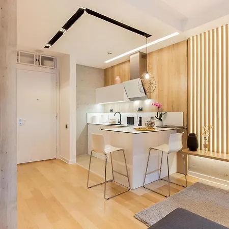 Leo Executive Suite, Self Check-in, Free Garage, Fast Wi-fi, Concierge דירה