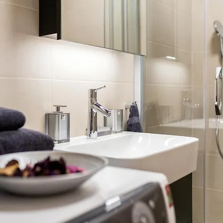 Leo Executive Suite, Self Check-in, Free Garage, Fast Wi-fi, Concierge *