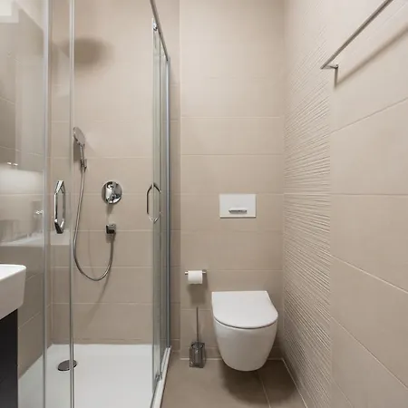 Leo Executive Suite, Self Check-in, Free Garage, Fast Wi-fi, Concierge