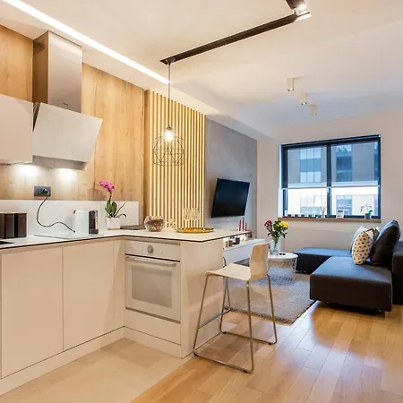 Leo Executive Suite, Self Check-in, Free Garage, Fast Wi-fi, Concierge